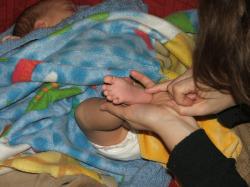 massaggio al mio bambino di due mesi